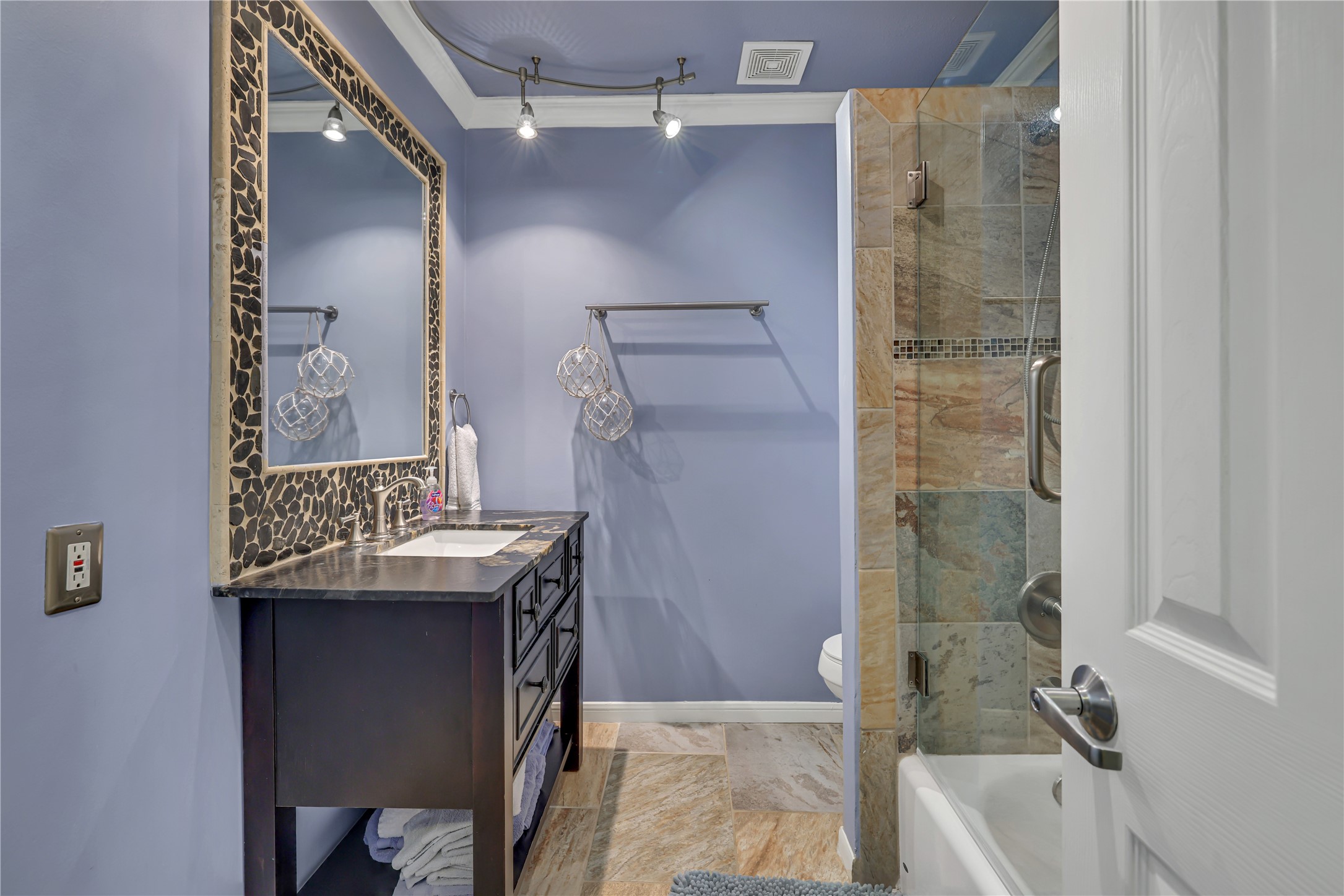 146 Villa Way Coldspring, TX 77331 - Photo 18 of 37 Full bathroom with tub/shower between the bedrooms upstairs