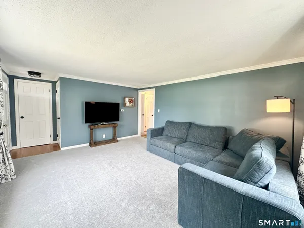 $339,900 | 220 South Elm Street, Windsor Locks, CT 06096