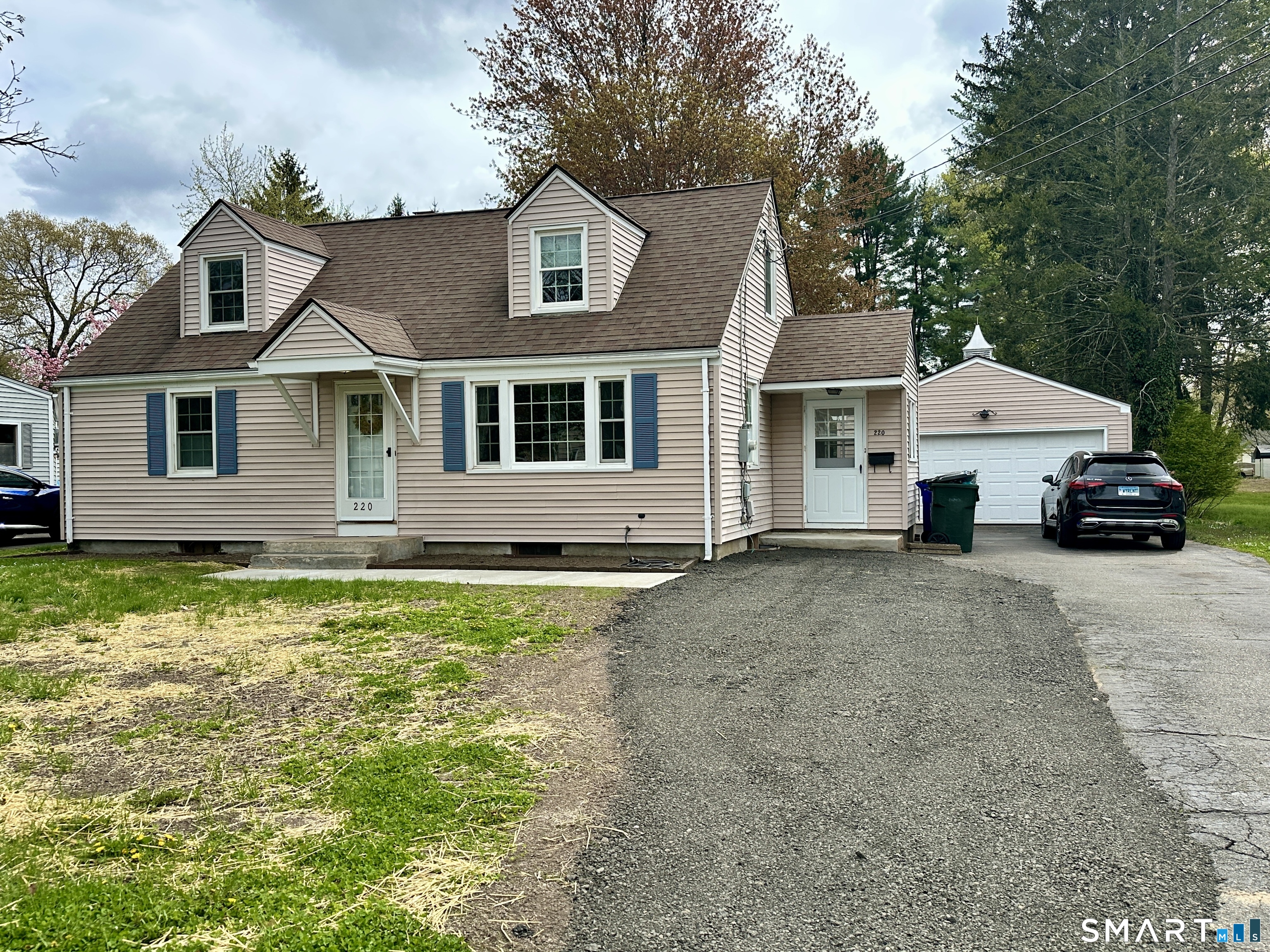 220 South Elm Street Windsor Locks, CT 06096 - Photo 2 of 27