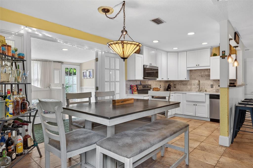 660 Linley Street Longboat Key, FL 34228 - Photo 9 of 64