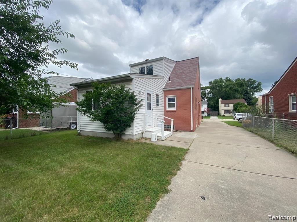 8448 Harding Street Center Line, MI 48015 - Photo 38 of 40 backyard 1'.jpg