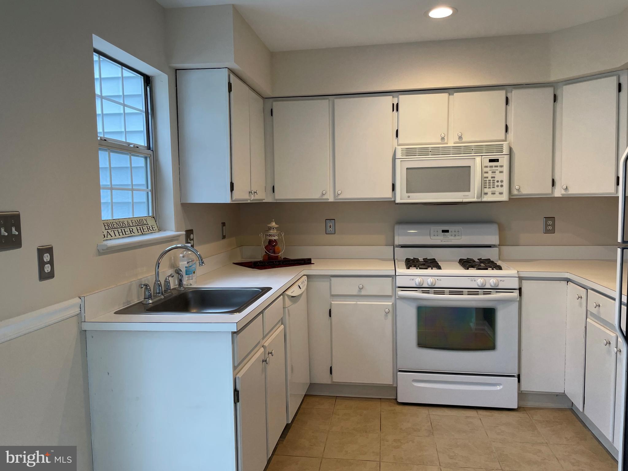 706 Rutland Court Sewell, NJ 08080 - Photo 8 of 20 Gallery Image 8