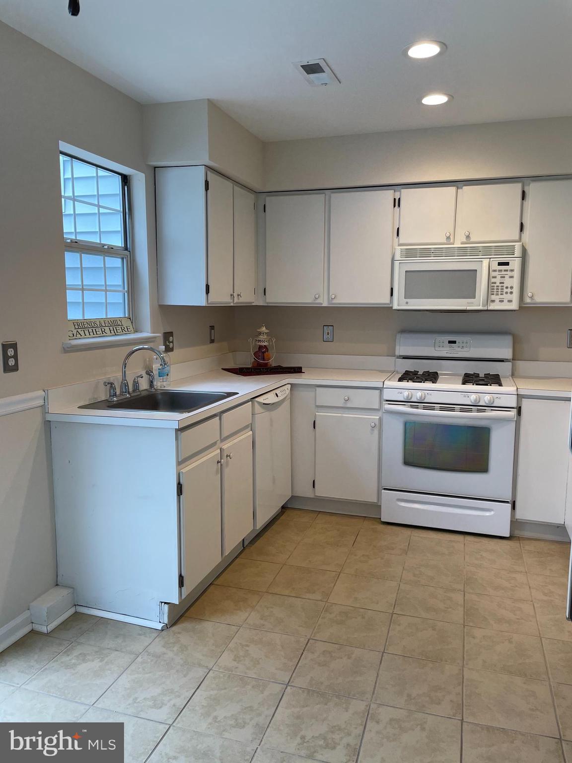 706 Rutland Court Sewell, NJ 08080 - Photo 10 of 20 Gallery Image 10