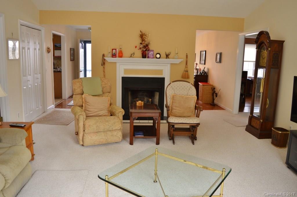 60 Paddock Lane, Unit 6 Tryon, NC 28782 - Photo 3 of 24