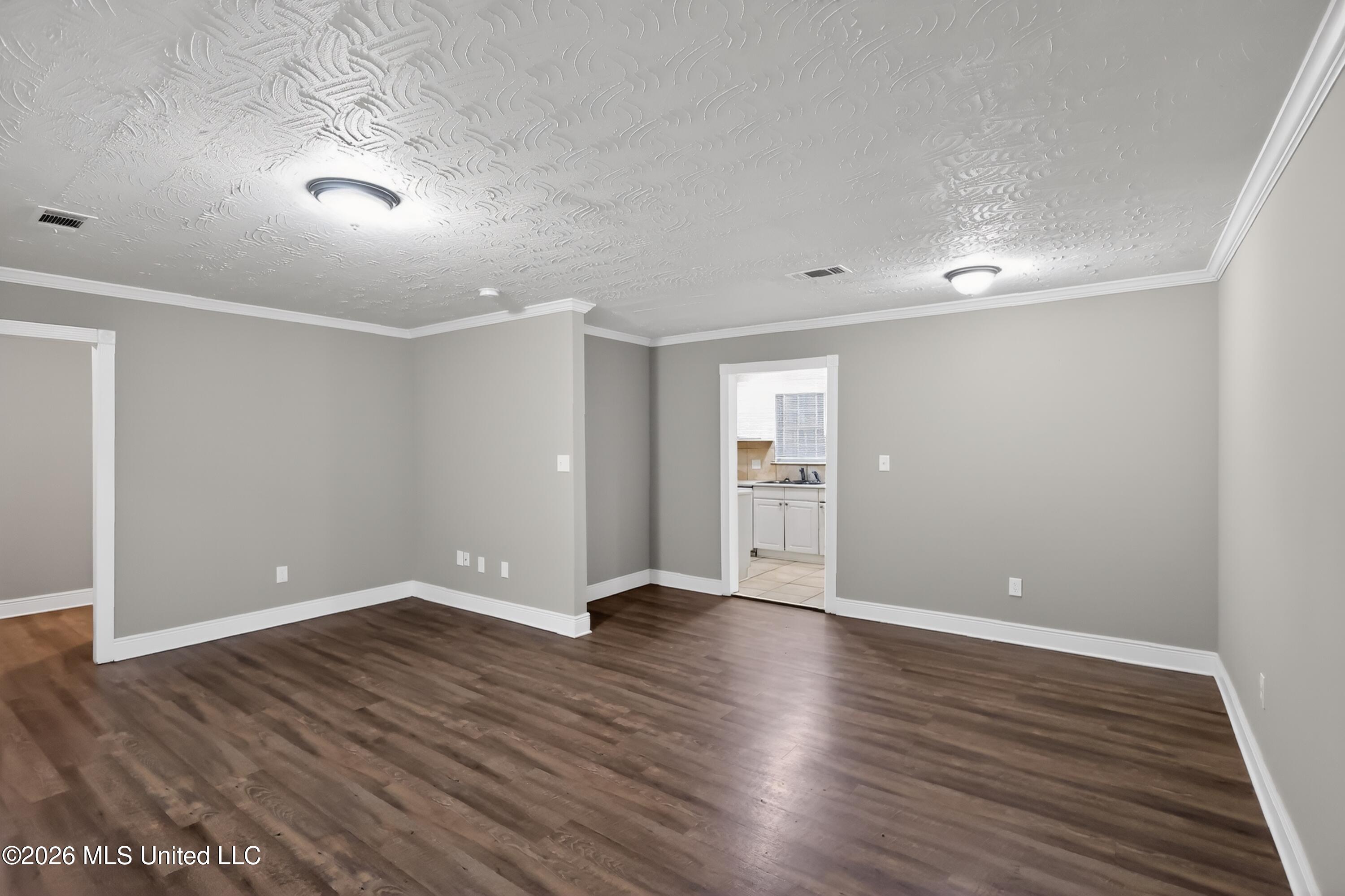 4003 West Lake Road Jackson, MS 39212 - Photo 14 of 38 14_4003_W_Lake_Rd-Living_room-5504