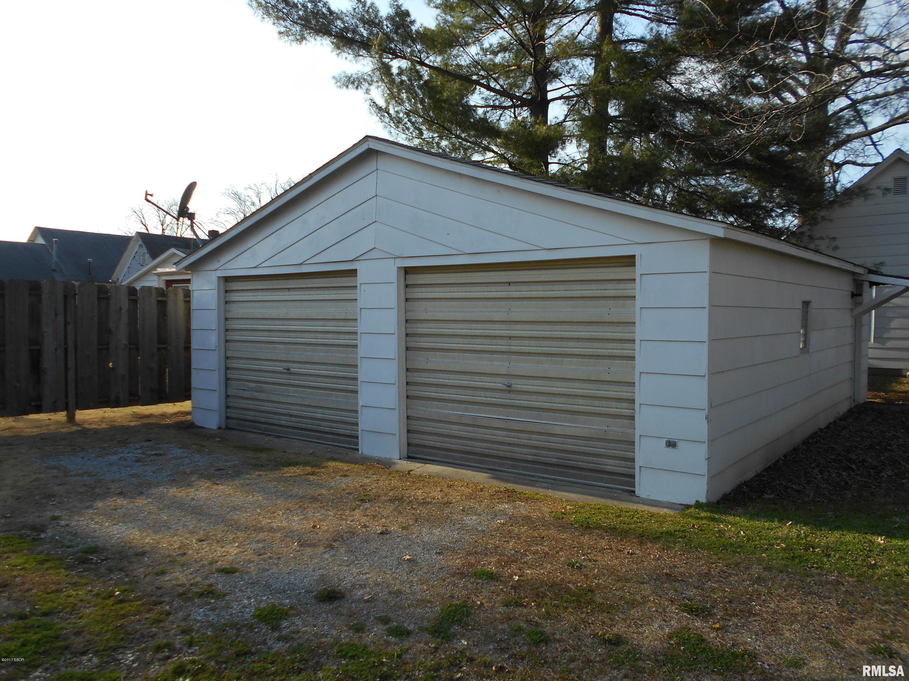 111 West Maple Street Flora, IL 62839 - Photo 17 of 17 Gallery Image 17
