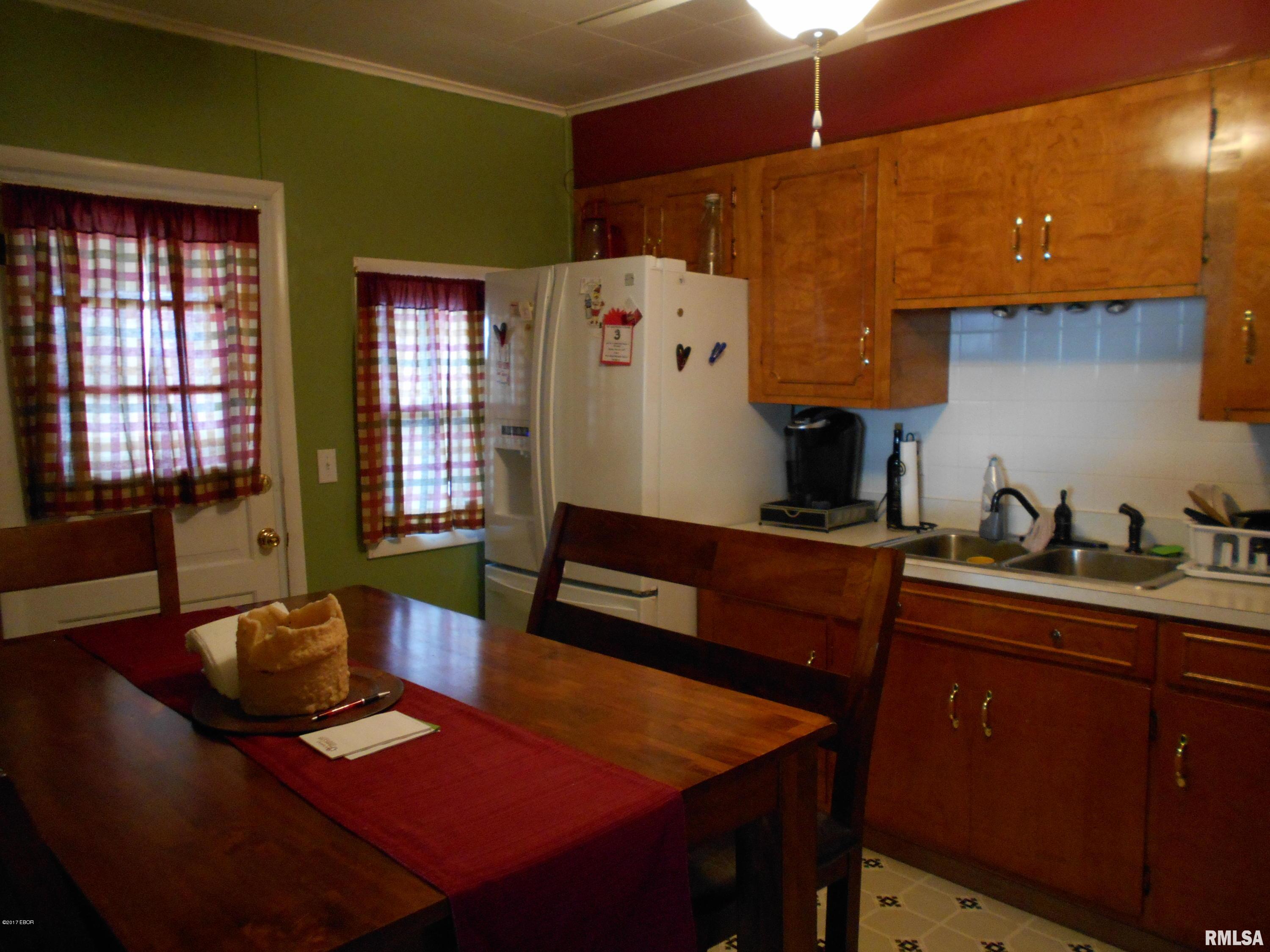 111 West Maple Street Flora, IL 62839 - Photo 6 of 17 Gallery Image 6