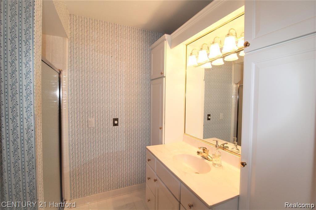 35629 Tall Pine Road Farmington, MI 48335 - Photo 13 of 27