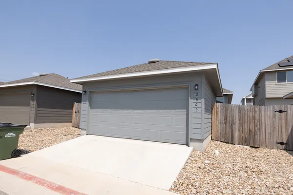 $1,850 | 2809 Seneca Path, Unit 30, Leander, TX 78641
