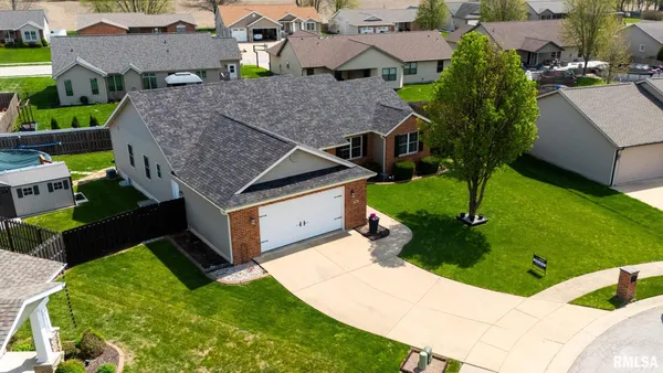 $405,000 | 616 Garden Court, Chatham, IL 62629