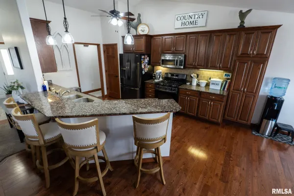 $405,000 | 616 Garden Court, Chatham, IL 62629