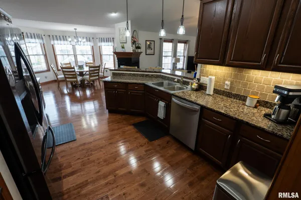 $405,000 | 616 Garden Court, Chatham, IL 62629
