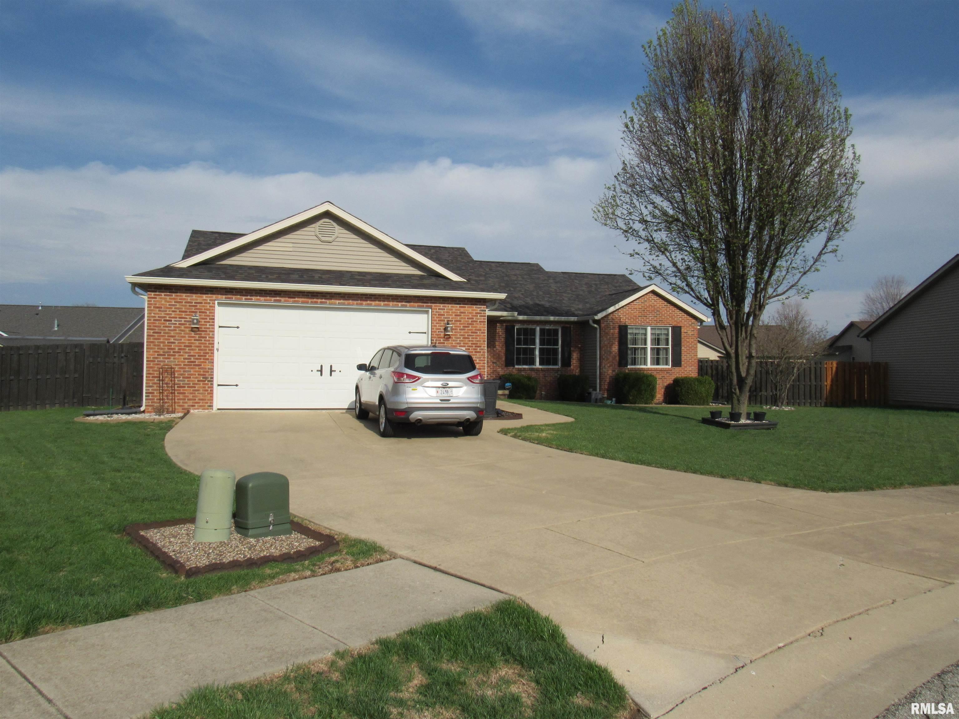 616 Garden Court Chatham, IL 62629 - Photo 2 of 50