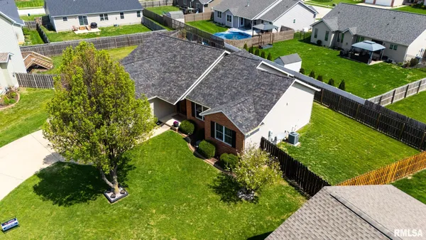 $405,000 | 616 Garden Court, Chatham, IL 62629