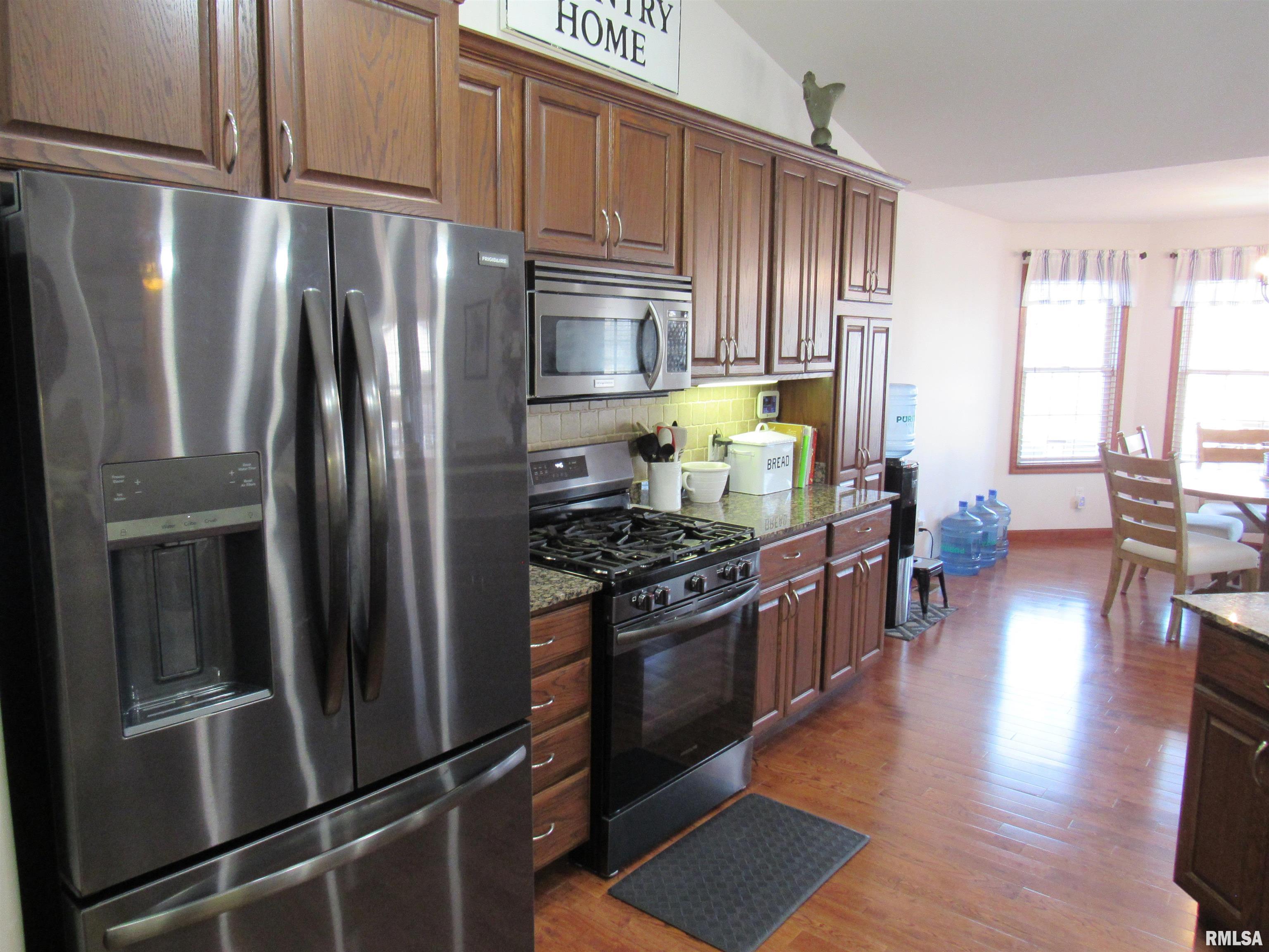 616 Garden Court Chatham, IL 62629 - Photo 4 of 50