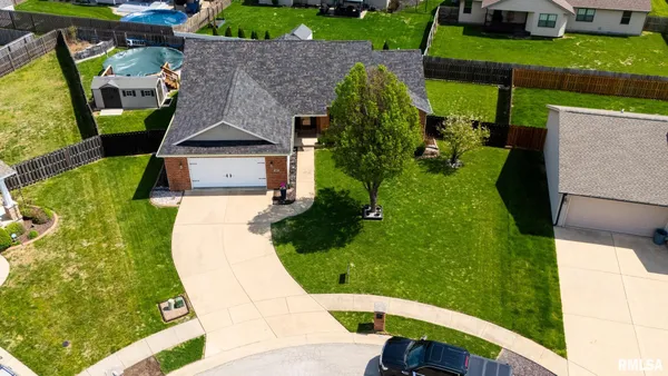 $405,000 | 616 Garden Court, Chatham, IL 62629