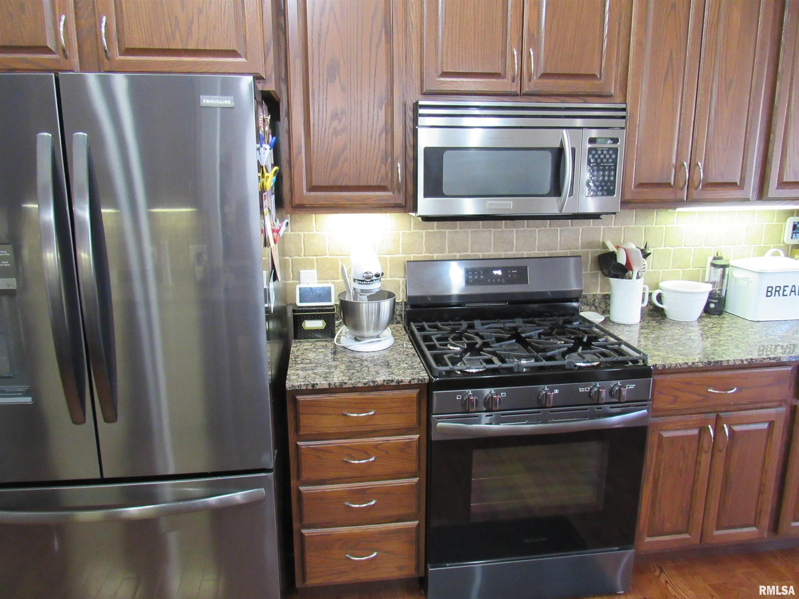 616 Garden Court Chatham, IL 62629 - Photo 5 of 50