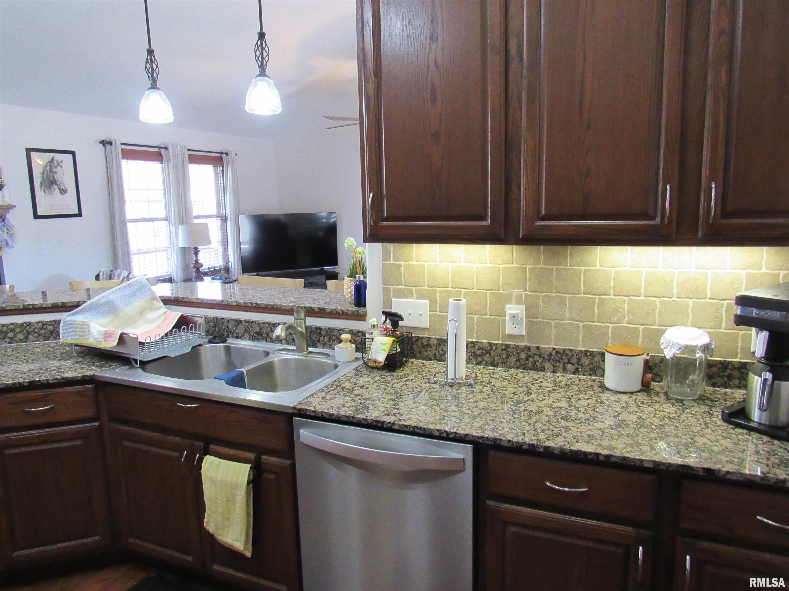 616 Garden Court Chatham, IL 62629 - Photo 6 of 50