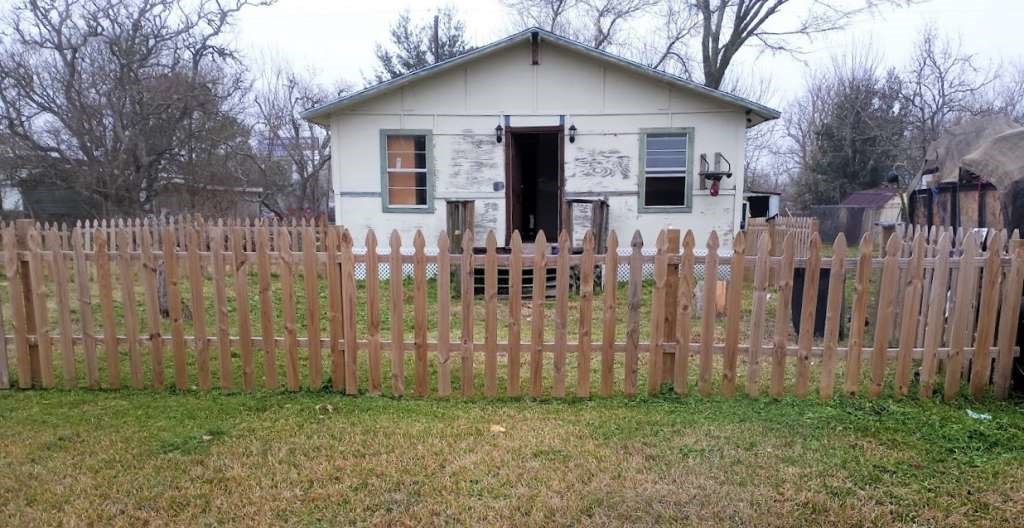 6708 Hawthorne Road Hitchcock, TX 77563 - Photo 2 of 9 a front view of a house with a yard