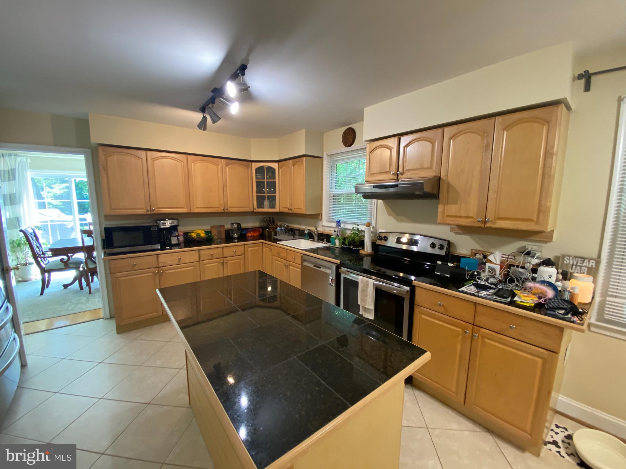 6441 Linway Terrace McLean, VA 22101 - Photo 10 of 25