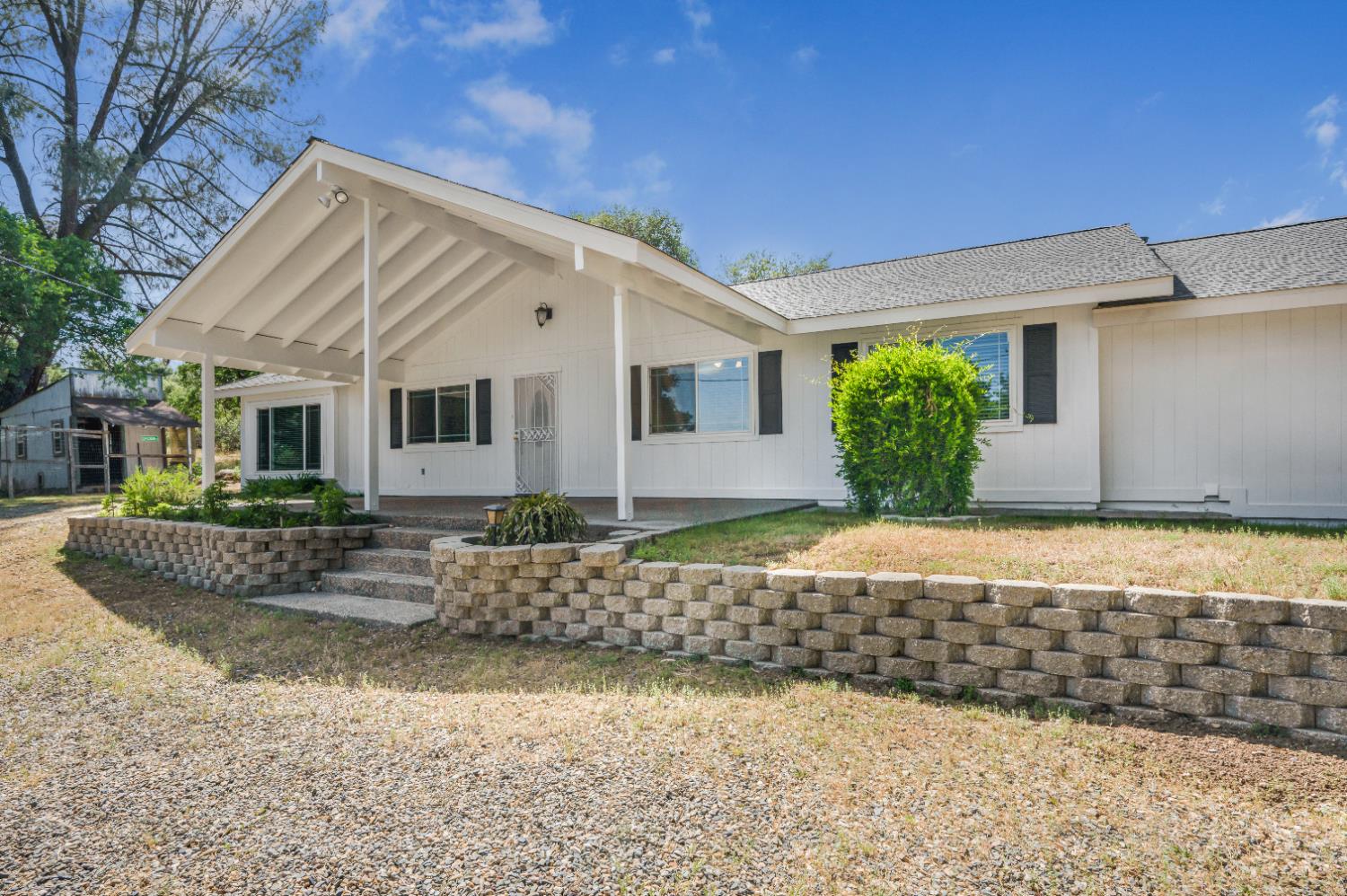 44719 Savage Road Coarsegold, CA 93614 - Photo 2 of 47 Gallery Image 2