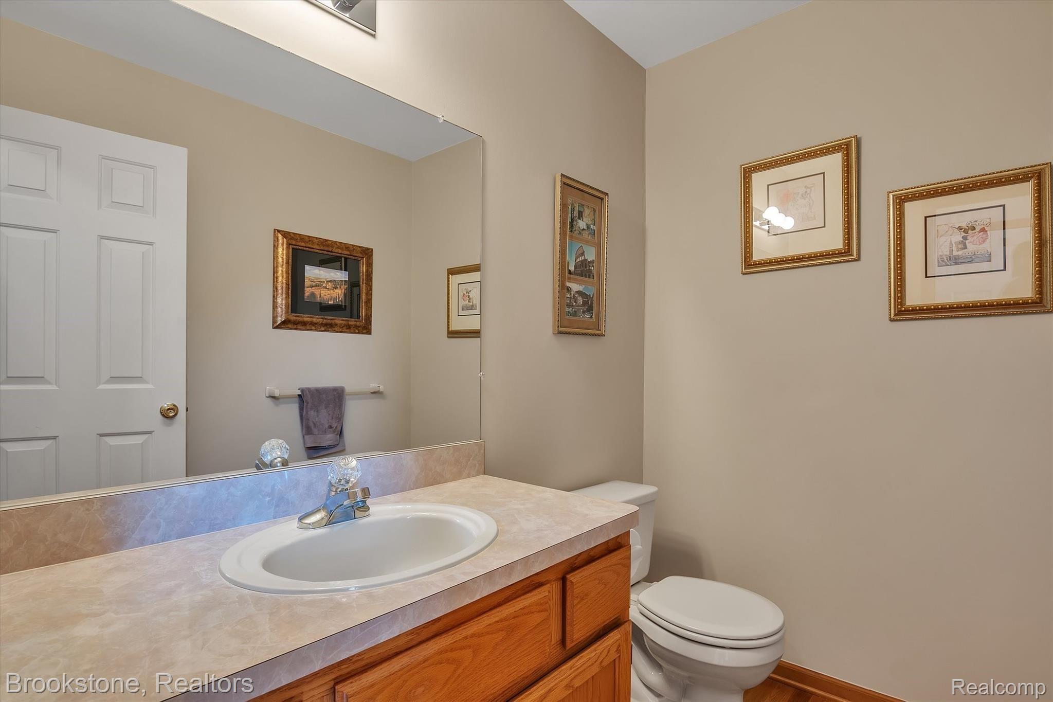 959 River Mist Drive Rochester, MI 48307 - Photo 5 of 40 First floor half bath