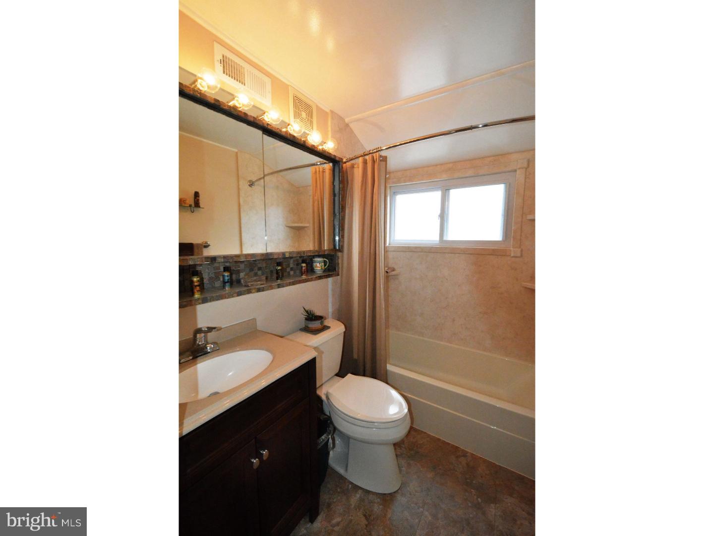88 Indigo Road Levittown, PA 19057 - Photo 17 of 25 Gallery Image 17