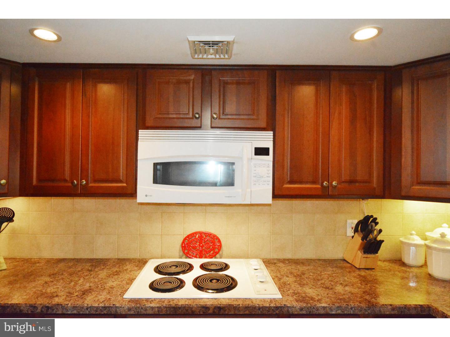 88 Indigo Road Levittown, PA 19057 - Photo 3 of 25 Gallery Image 3