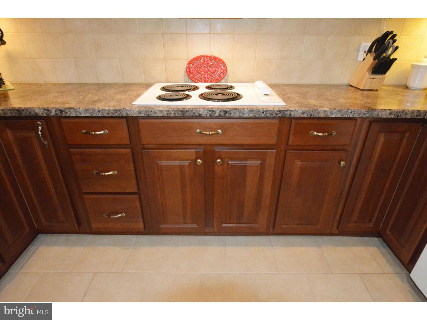 88 Indigo Road Levittown, PA 19057 - Photo 4 of 25 Gallery Image 4