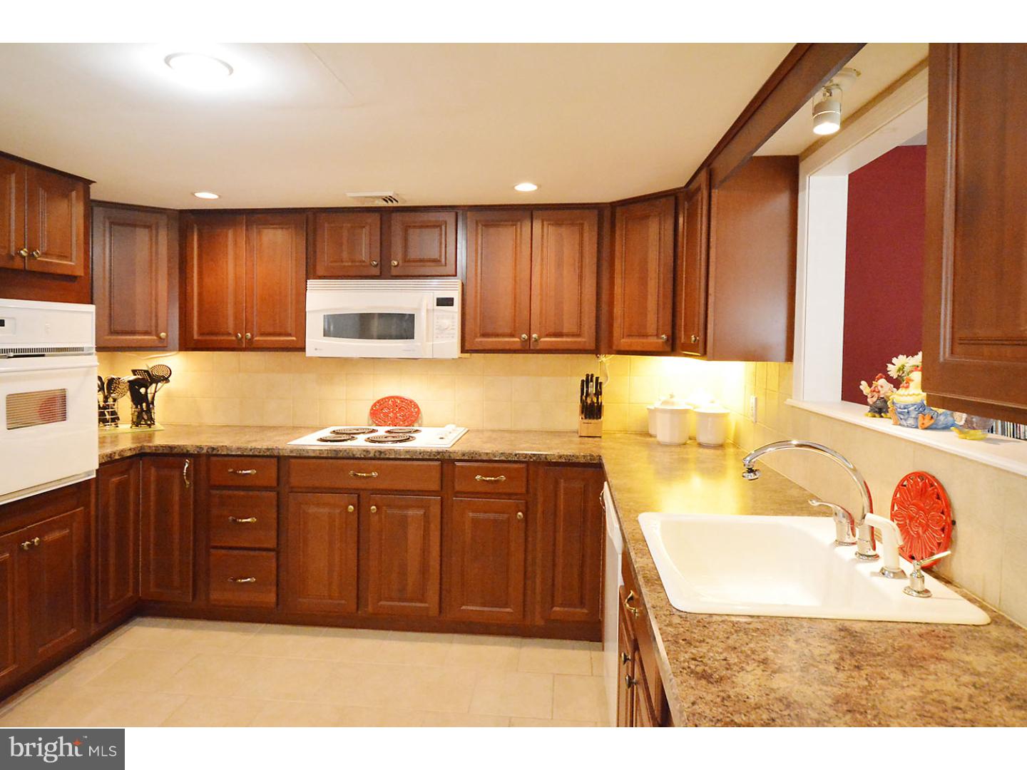 88 Indigo Road Levittown, PA 19057 - Photo 6 of 25 Gallery Image 6