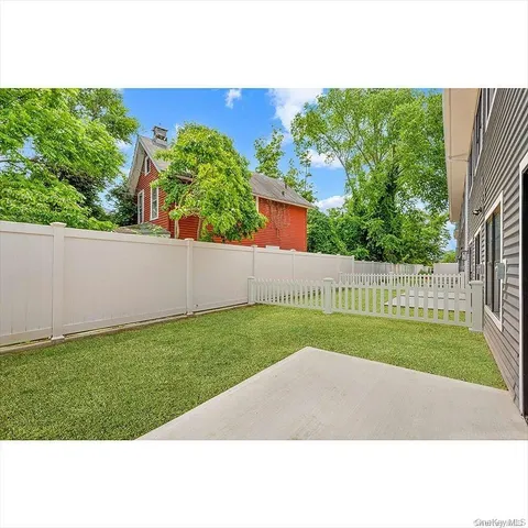 $3,665 | 418 Atlantic Avenue, Unit 208, Oceanside, NY 11572