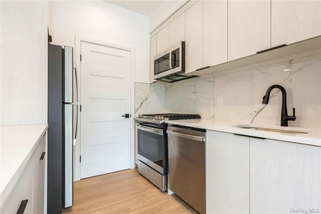 $3,665 | 418 Atlantic Avenue, Unit 208, Oceanside, NY 11572