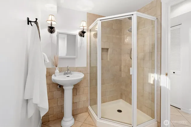 $1,150,000 | 14423 75th Avenue Northeast, Kirkland, WA 98034