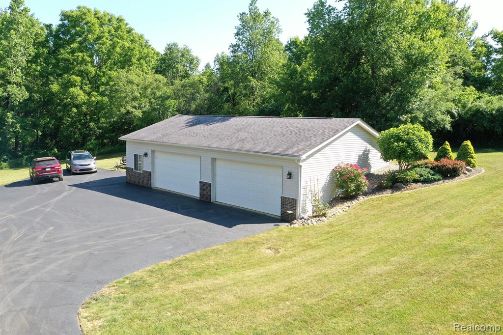 3925 Hunters Creek Road Metamora, MI 48455 - Photo 4 of 63