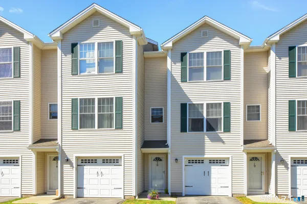 $249,900 | 86 Otrobando Avenue, Unit 11, Norwich, CT 06360