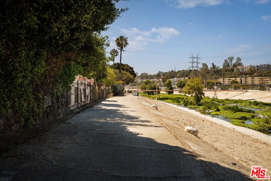 3510 Ferncroft Road Los Angeles, CA 90039 - Photo 30 of 32