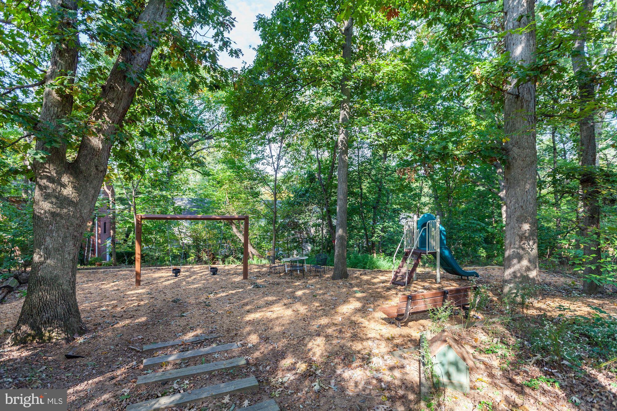 3243 Gunston Road, Unit 104 Alexandria, VA 22302 - Photo 25 of 27 Lots of green space