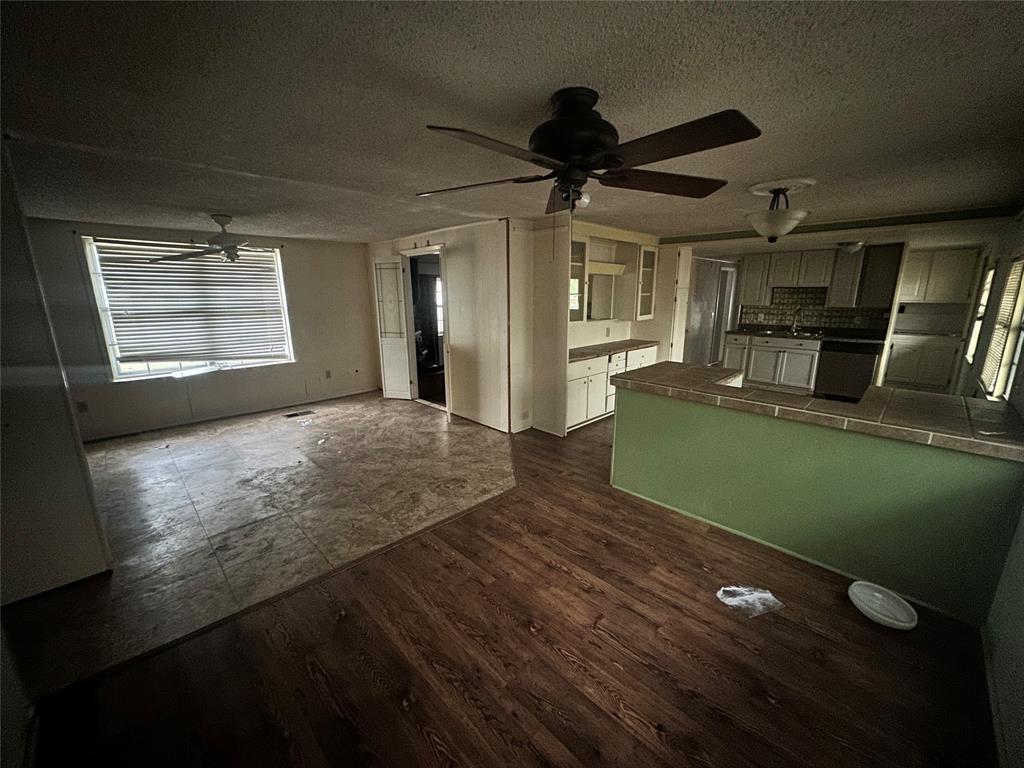 1832 Smokehouse Road Granbury, TX 76049 - Photo 15 of 23 Gallery Image 15