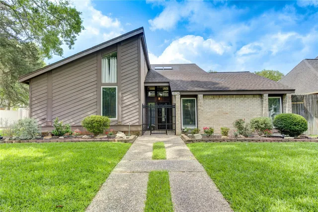 $3,200 | 15754 Walkwood Drive, Houston, TX 77079