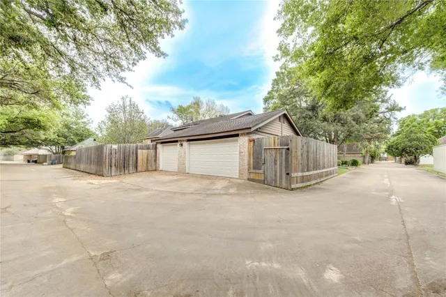 $3,200 | 15754 Walkwood Drive, Houston, TX 77079