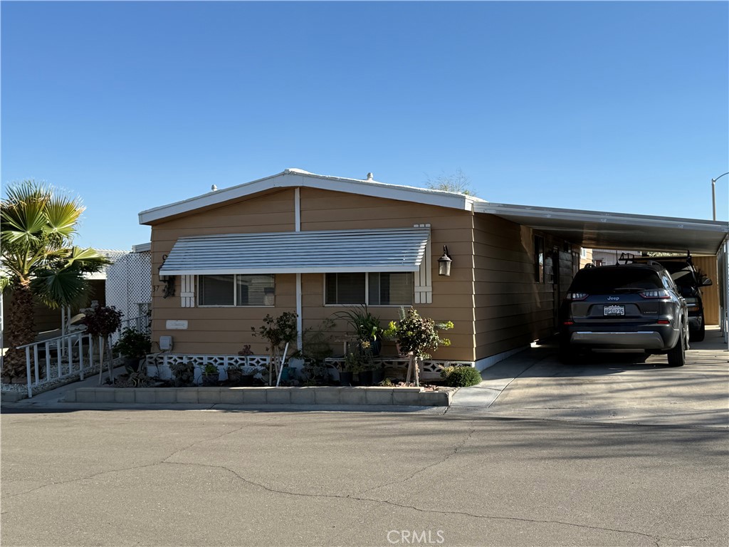 20683 Waalew Road, Unit B37 Apple Valley, CA 92307 - Photo 1 of 24 a front view of a house with a yard