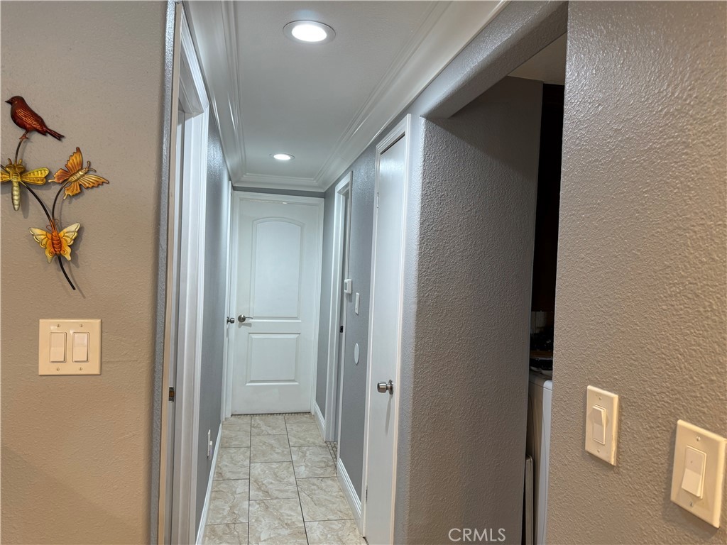 20683 Waalew Road, Unit B37 Apple Valley, CA 92307 - Photo 10 of 24 a view of a hallway
