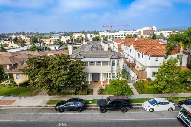 a car parked in front of a building