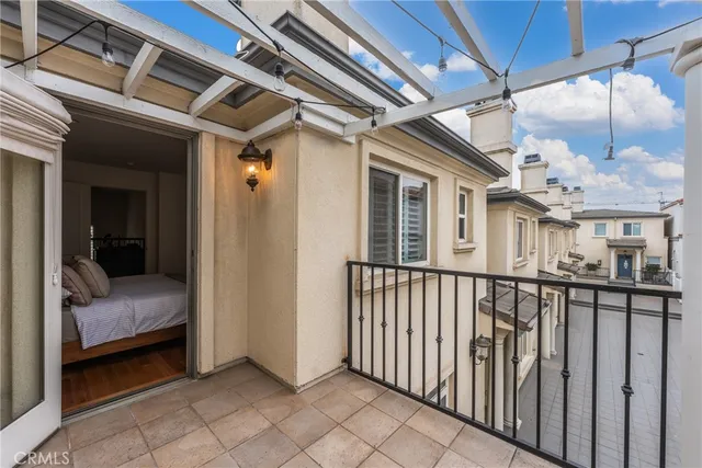 $938,000 | 785 South Marengo Avenue, Unit 2, Pasadena, CA 91106