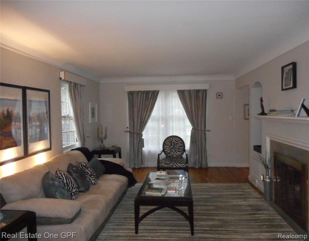 878 Cadieux Road Grosse Pointe, MI 48230 - Photo 2 of 23 3 878 Cadieux 010.JPG