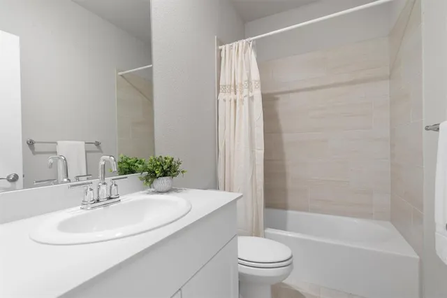 $419,500 | 2613 Kings Canyon Mews, Corinth, TX 76210