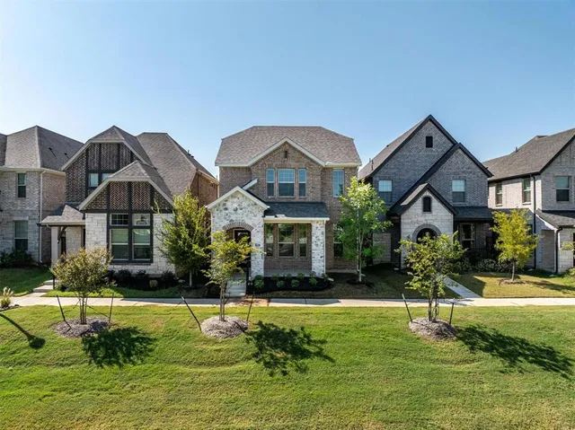 $419,500 | 2613 Kings Canyon Mews, Corinth, TX 76210
