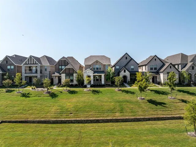 $419,500 | 2613 Kings Canyon Mews, Corinth, TX 76210