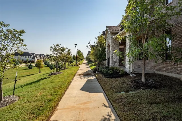 $419,500 | 2613 Kings Canyon Mews, Corinth, TX 76210