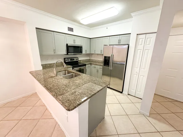 $2,500 | 6434 Emerald Dunes Drive, Unit 203, West Palm Beach, FL 33411